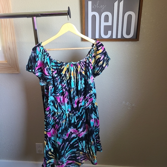 Juniors' SO Flutter Off-the-Shoulder Romper - Picture 2 of 5